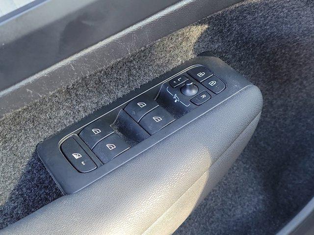 2024 Volvo XC40 B5 Core Bright Theme