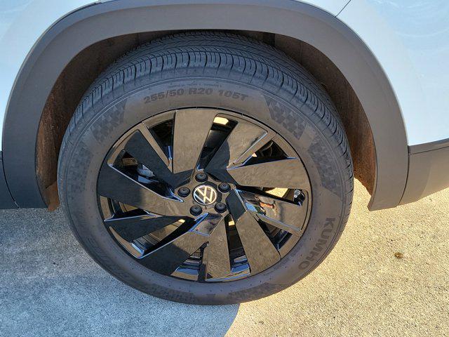 2025 Volkswagen Atlas Cross Sport 2.0T SE w/Technology