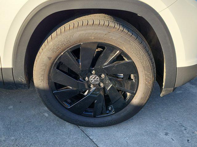 2025 Volkswagen Atlas Cross Sport 2.0T SE w/Technology