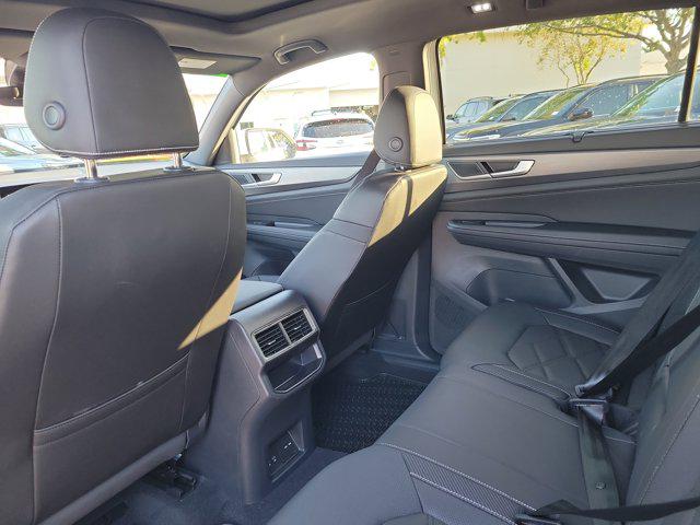 2025 Volkswagen Atlas Cross Sport 2.0T SE w/Technology