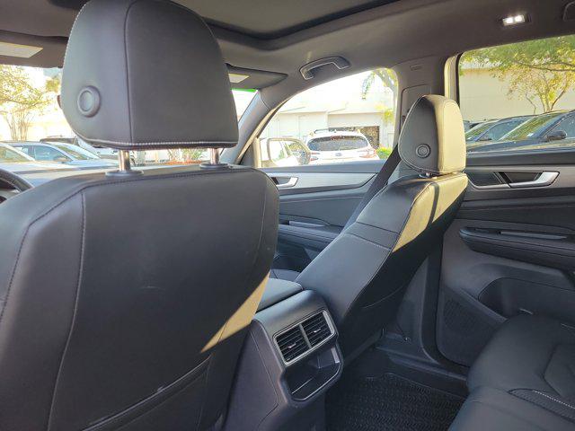 2025 Volkswagen Atlas Cross Sport 2.0T SE w/Technology