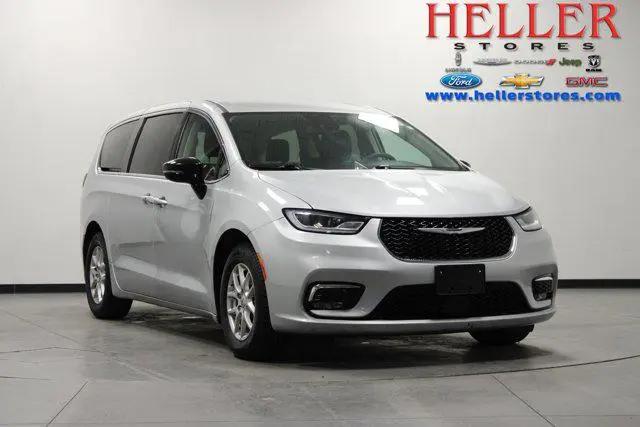 2024 Chrysler Pacifica Touring L for sale in El Paso, IL