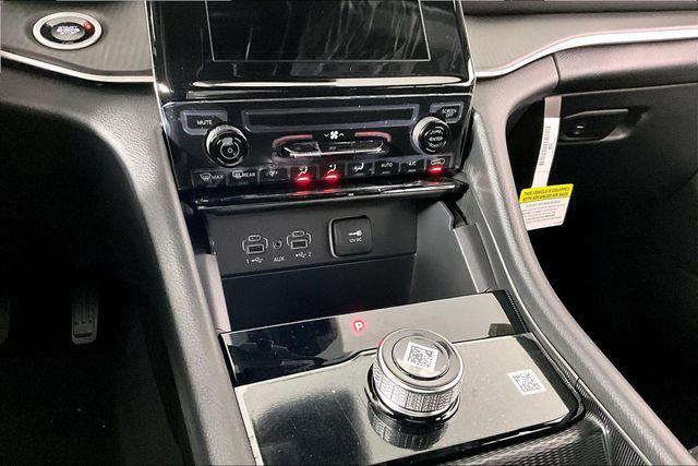 2026 Jeep Grand Cherokee Laredo 4x2