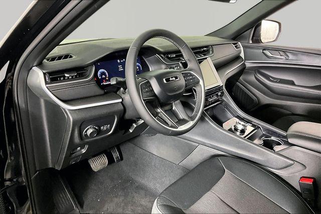 2026 Jeep Grand Cherokee Laredo 4x2