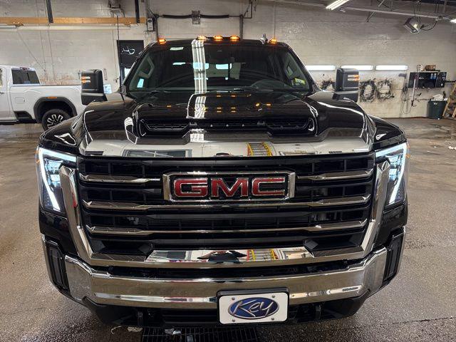 2026 GMC Sierra 2500HD Crew Cab, Standard Bed, SLE, 4WD