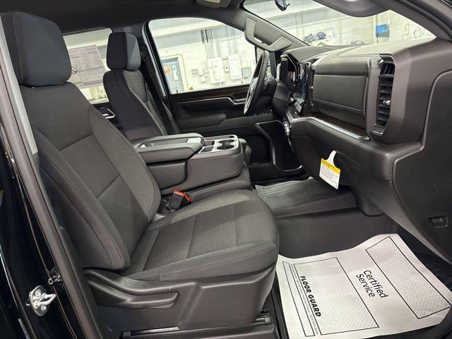 2026 GMC Sierra 2500HD Crew Cab, Standard Bed, SLE, 4WD
