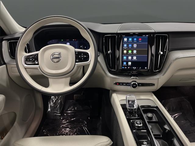 2025 Volvo XC60 B5 Ultra