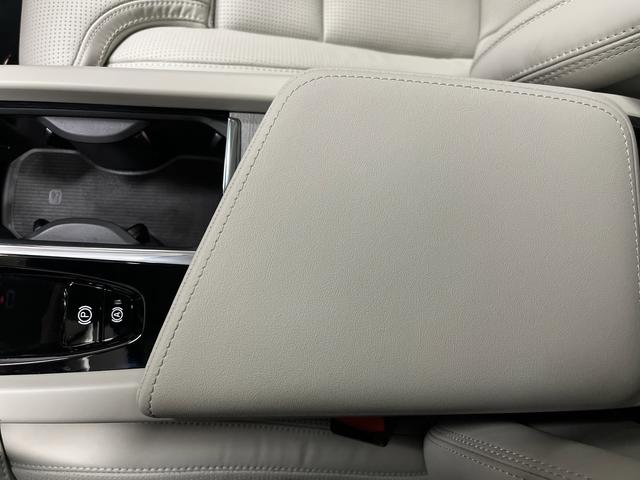 2025 Volvo XC60 B5 Ultra