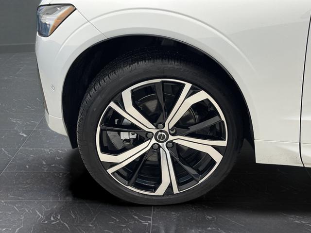 2025 Volvo XC60 B5 Ultra