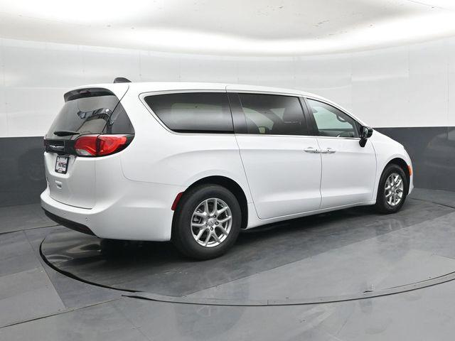 2026 Chrysler Voyager LX
