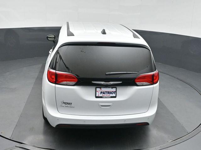 2026 Chrysler Voyager LX