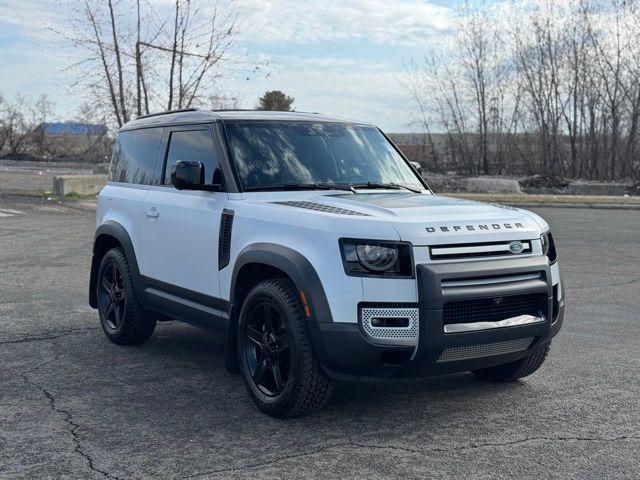 2023 Land Rover Defender 90 SE
