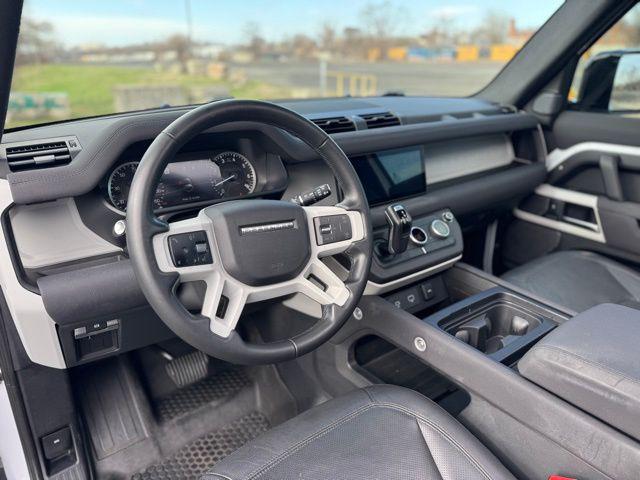 2023 Land Rover Defender 90 SE
