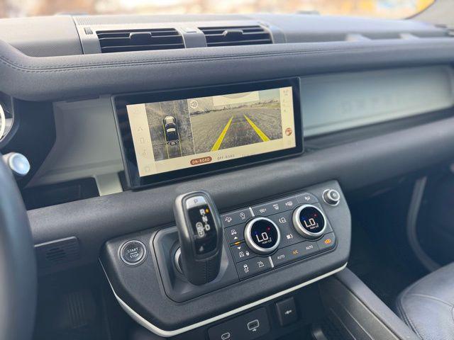 2023 Land Rover Defender 90 SE