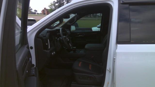 2023 GMC Sierra 1500 4WD Crew Cab Standard Box AT4
