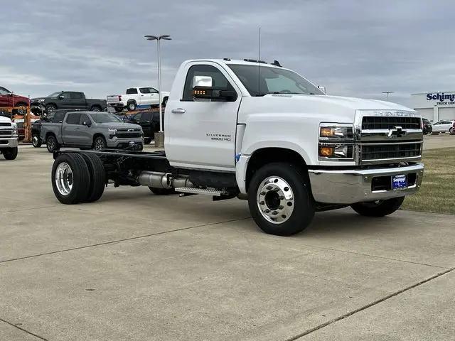 2024 Chevrolet Silverado 6500HD 1LT