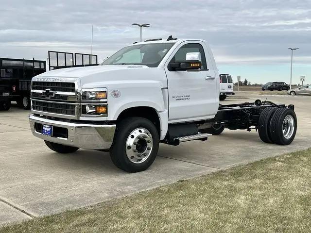 2024 Chevrolet Silverado 6500HD 1LT
