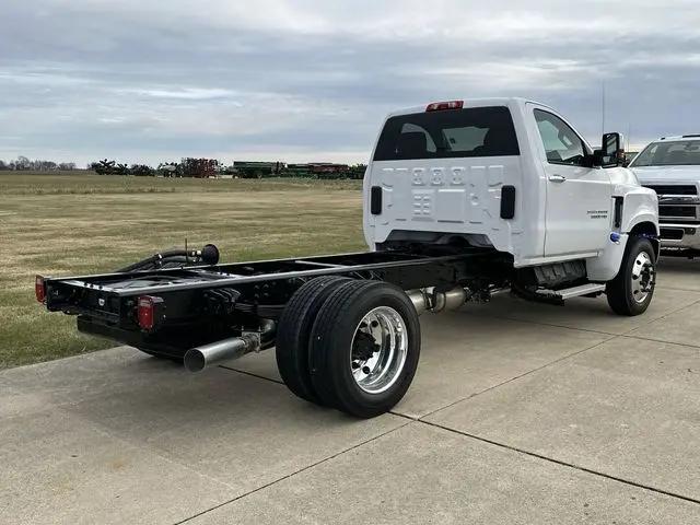 2024 Chevrolet Silverado 6500HD 1LT