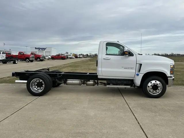 2024 Chevrolet Silverado 6500HD 1LT