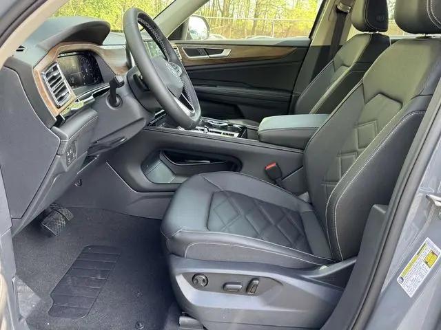 2026 Volkswagen Atlas SE with Technology