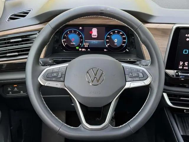 2026 Volkswagen Atlas SE with Technology