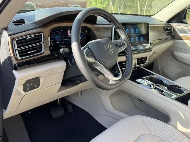 2026 Volkswagen Atlas SE with Technology