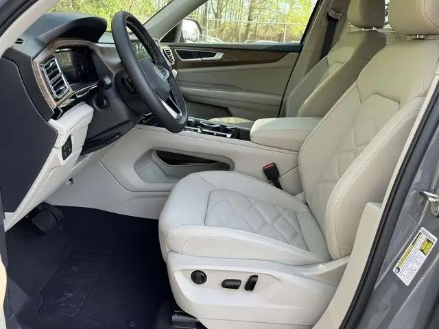 2026 Volkswagen Atlas SE with Technology