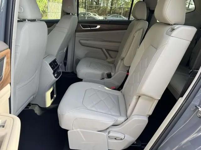 2026 Volkswagen Atlas SE with Technology