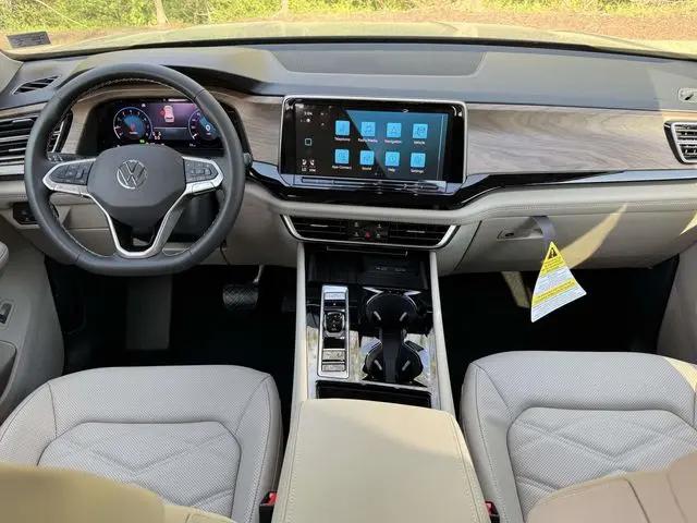 2026 Volkswagen Atlas SE with Technology
