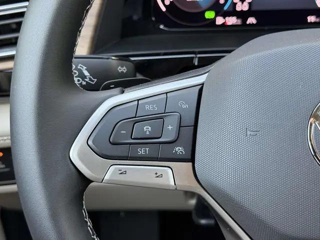 2026 Volkswagen Atlas SE with Technology