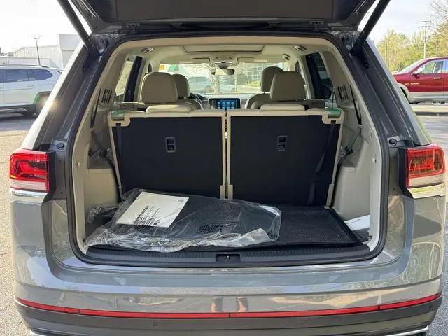 2026 Volkswagen Atlas SE with Technology