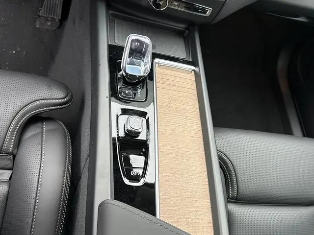 2026 Volvo XC60 Plug-In Hybrid Ultra, T8 AWD Electric/Gasoline, Dark