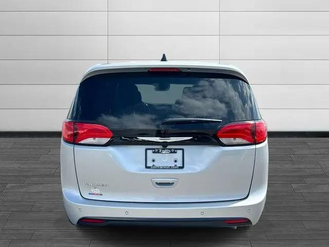 2026 Chrysler Voyager LX