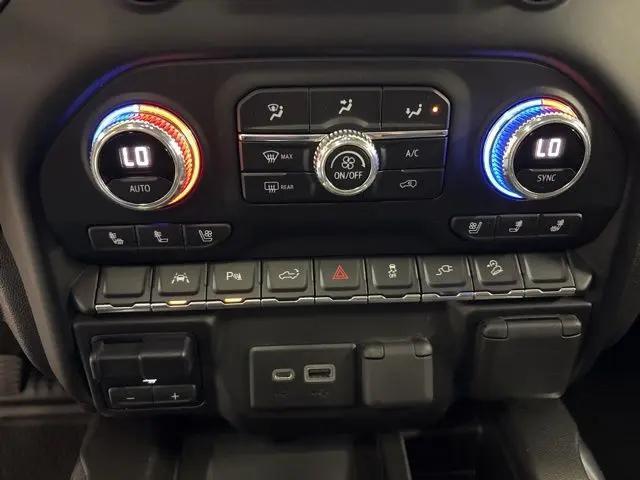 2022 GMC Sierra 1500 Limited 4WD Crew Cab Standard Box AT4