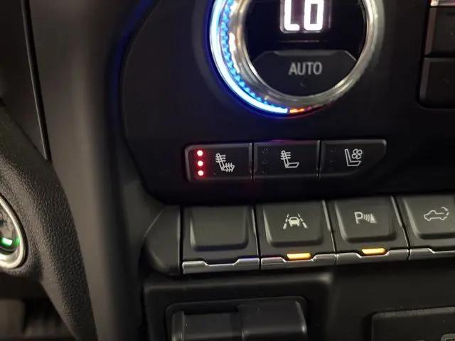 2022 GMC Sierra 1500 Limited 4WD Crew Cab Standard Box AT4