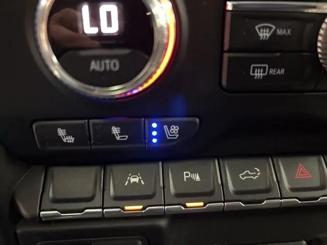 2022 GMC Sierra 1500 Limited 4WD Crew Cab Standard Box AT4