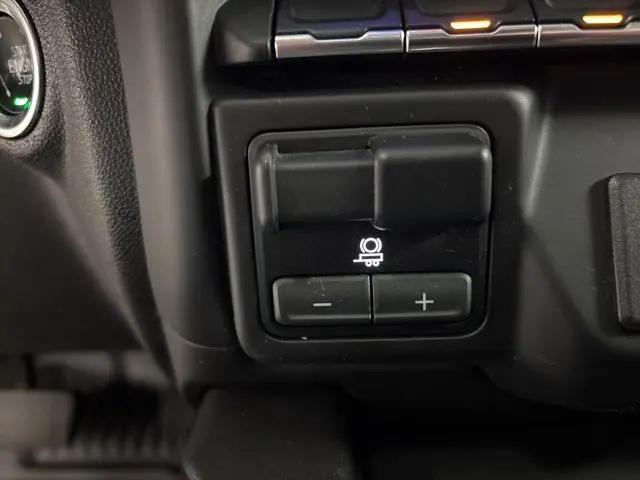 2022 GMC Sierra 1500 Limited 4WD Crew Cab Standard Box AT4