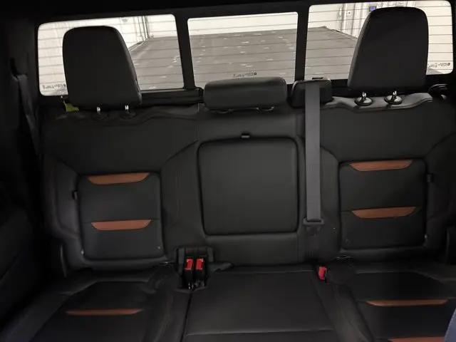 2022 GMC Sierra 1500 Limited 4WD Crew Cab Standard Box AT4