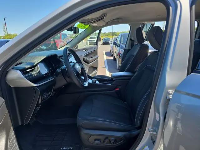 2023 Jeep Grand Cherokee L Laredo 4x4
