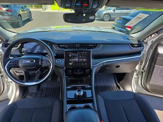 2023 Jeep Grand Cherokee L Laredo 4x4