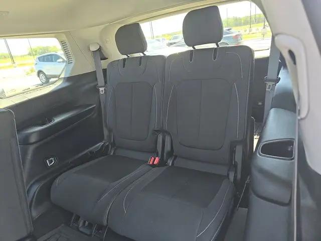 2023 Jeep Grand Cherokee L Laredo 4x4
