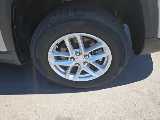 2023 Jeep Grand Cherokee L Laredo 4x4