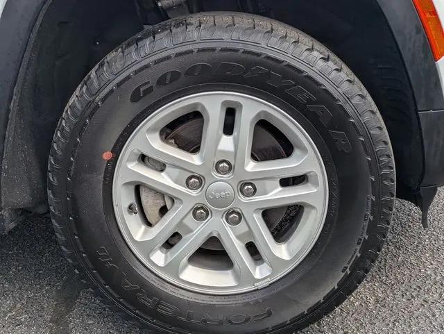 2024 Jeep Grand Cherokee Laredo 4x4