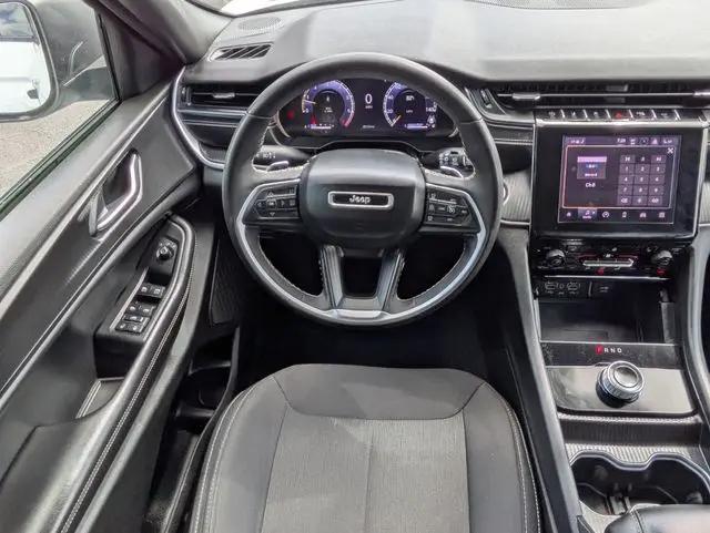 2024 Jeep Grand Cherokee Laredo 4x4