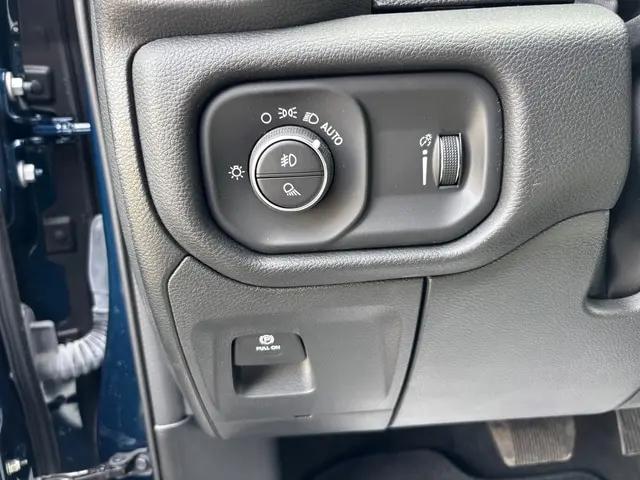 2023 Ram 1500 Big Horn Crew Cab 4x4 5'7" Box