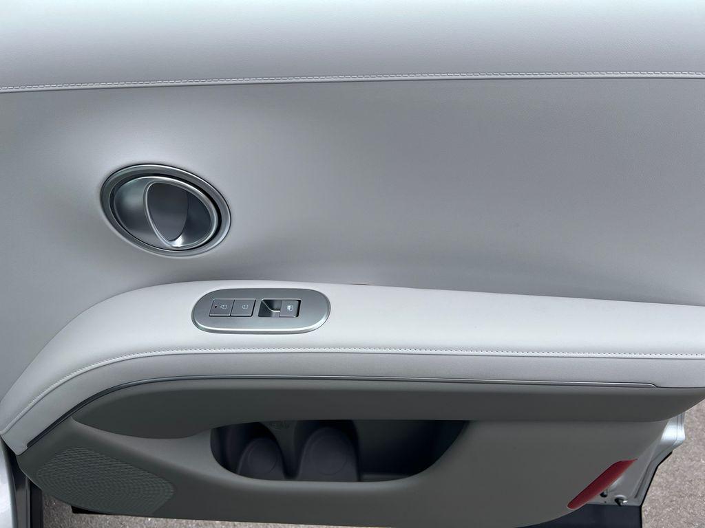 New 2026 Silver HYUNDAI Blue SEL 8P image 17