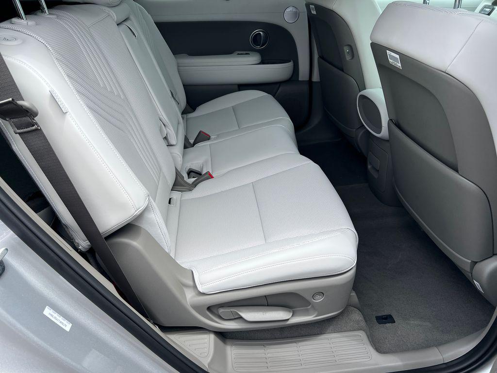 New 2026 Silver HYUNDAI Blue SEL 8P image 19