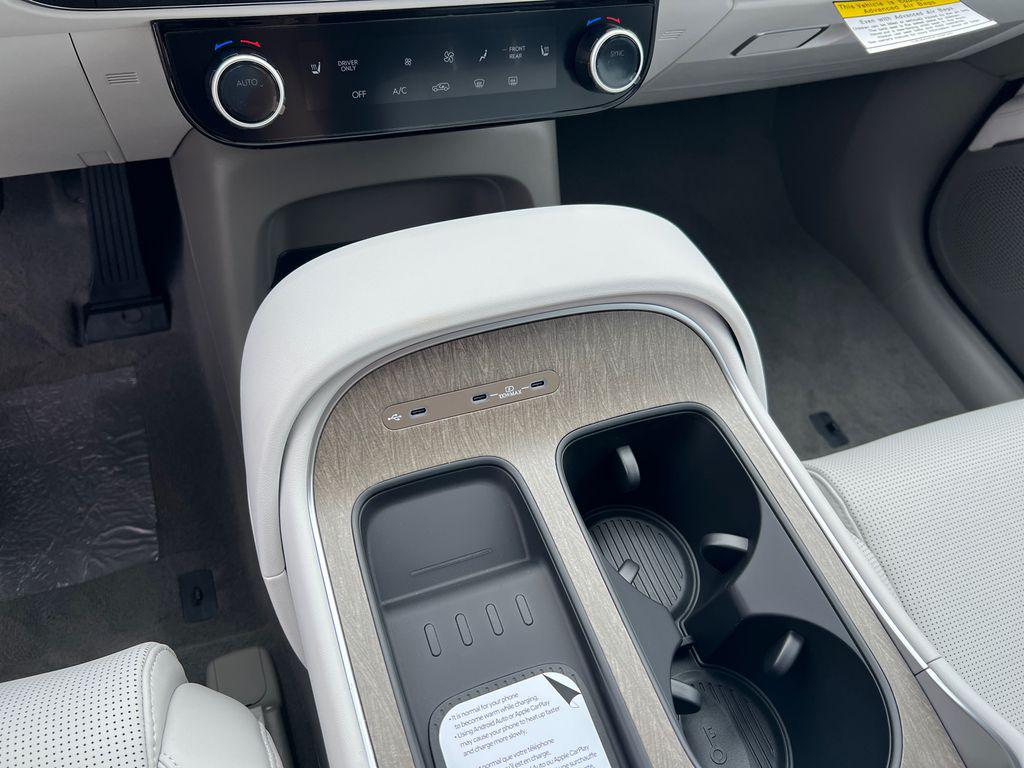 New 2026 Silver HYUNDAI Blue SEL 8P image 29