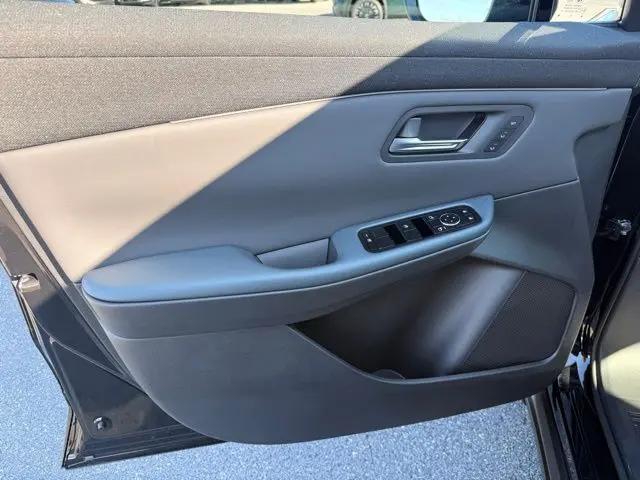 2026 Nissan LEAF PLATINUM+