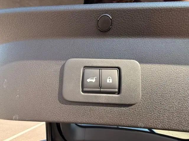 2026 Nissan LEAF PLATINUM+